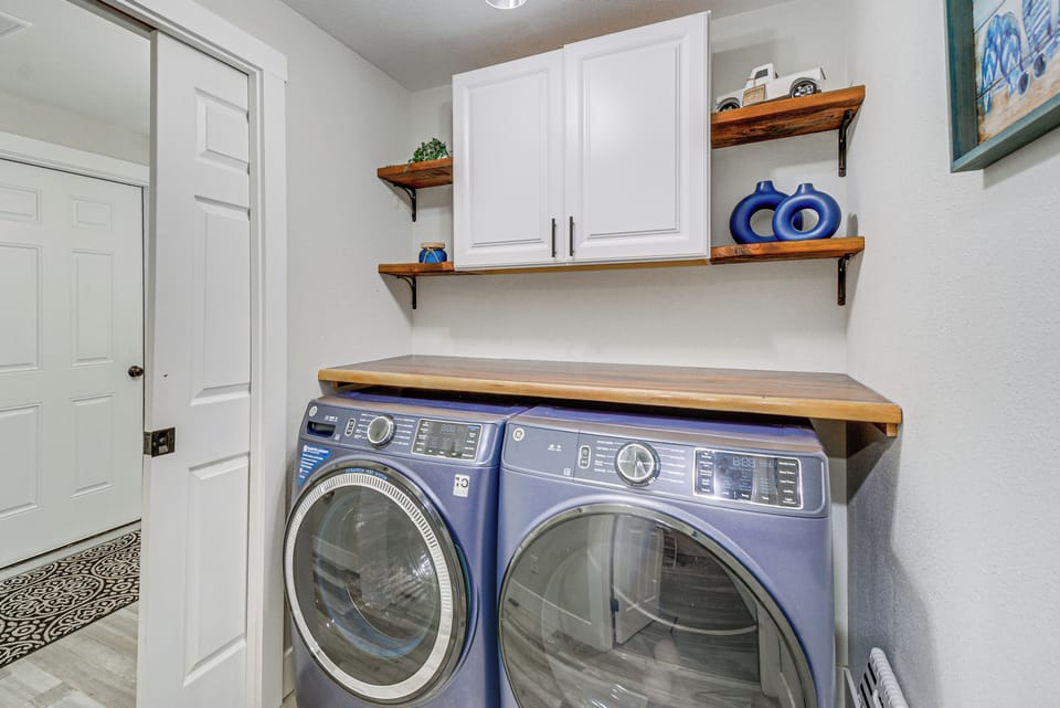 Seasonal Private Pool: Tacoma Home w/ Patio & Bbq! Cottage in University Place