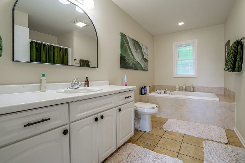 River Views & Gas Fire Table: Maiden Rock Retreat Cottage in Maiden Rock