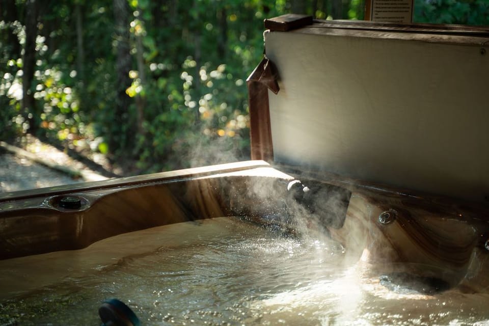 Hot Tub / whirlpool bath (Outdoor)