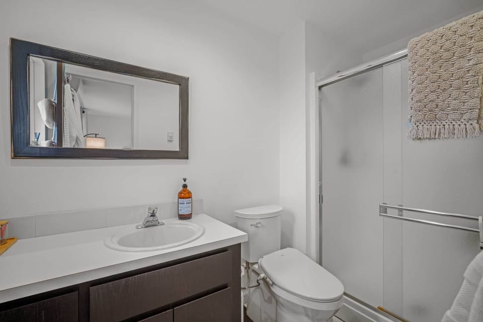 Master Bedroom ensuite bathroom
