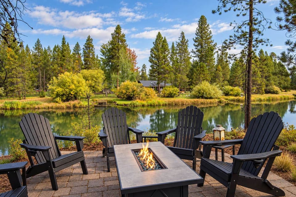 Dechutes River views while relaxing 