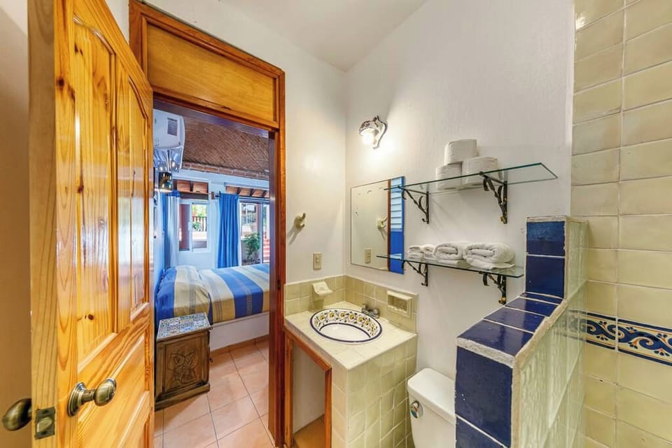 En suite bathroom off one of the bedrooms.