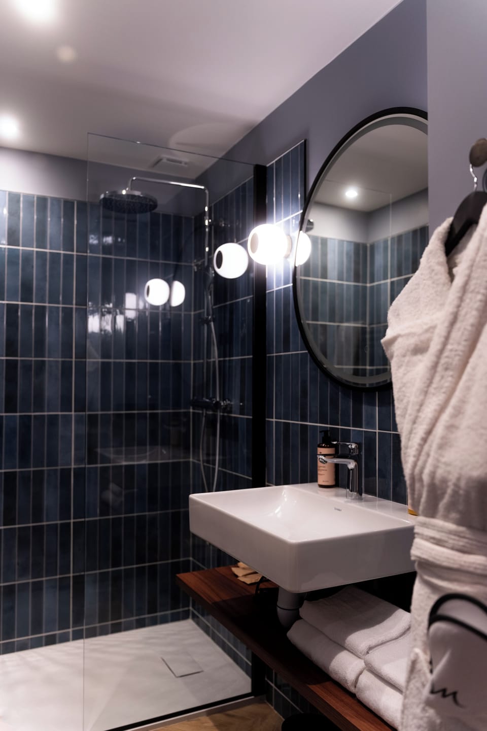Superior Apartment, 1 Double Bed with Sofa bed | Bathroom | Eco-friendly toiletries, hair dryer, towels, soap