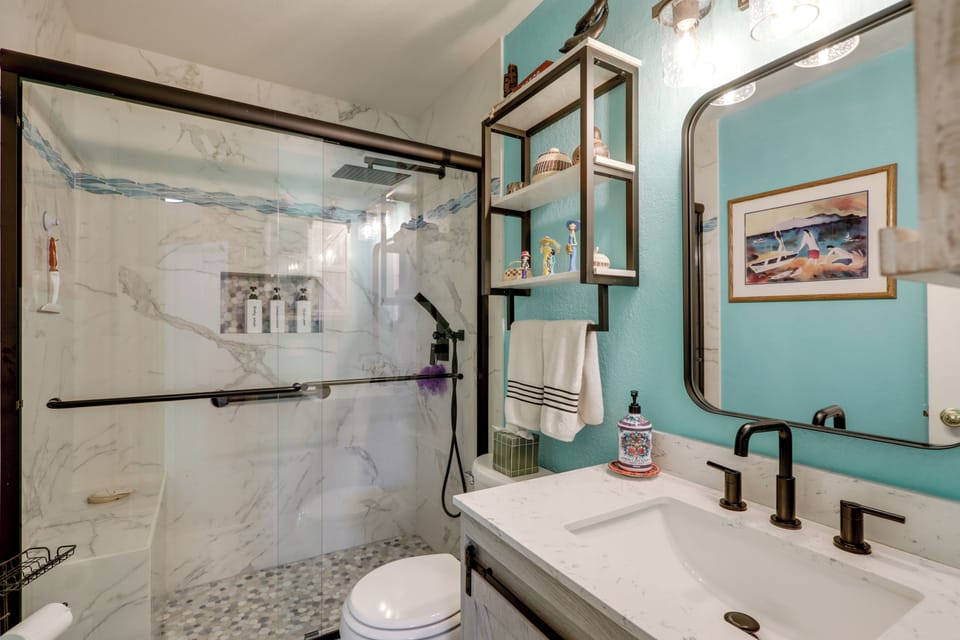 Full Bathroom | 2nd Floor