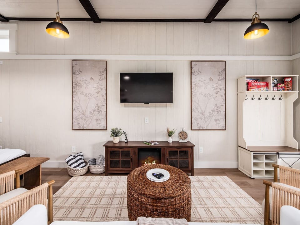 Living Room / Lounge