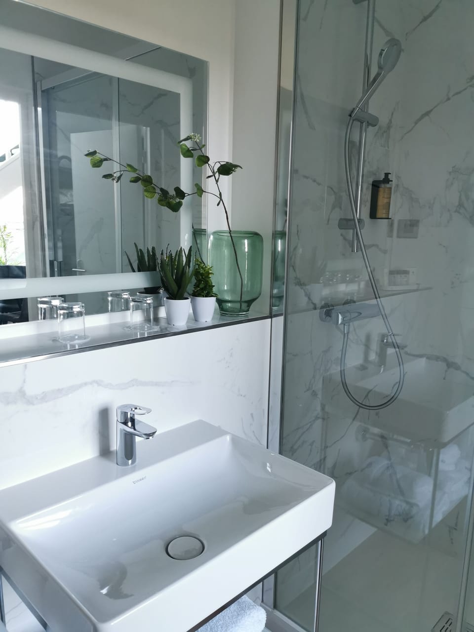 Suite, 1 King Bed with Sofa bed, Terrace (Duplex) | Bathroom | Free toiletries, hair dryer, towels