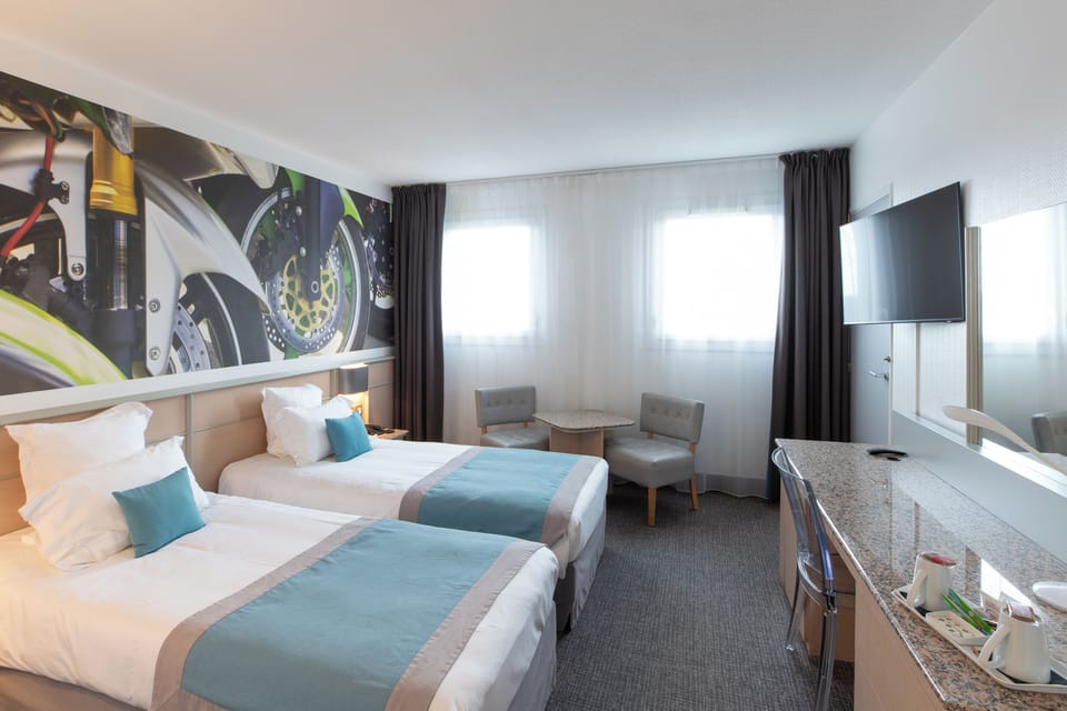 Superior Twin Room | Premium bedding, in-room safe, desk, blackout drapes