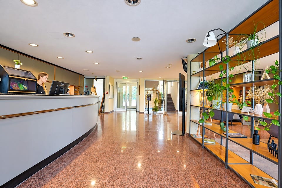 Entrance / Reception