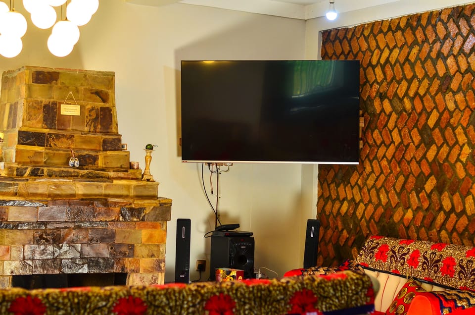 Grand palace  safari lodge Bed and Breakfast in Uganda