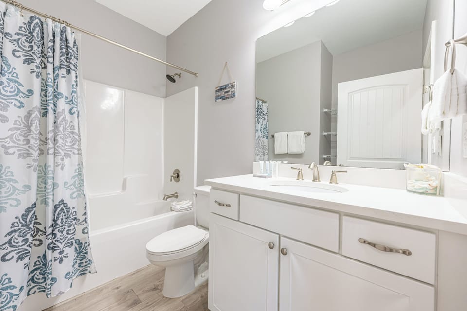 2nd Floor Guest Bathroom