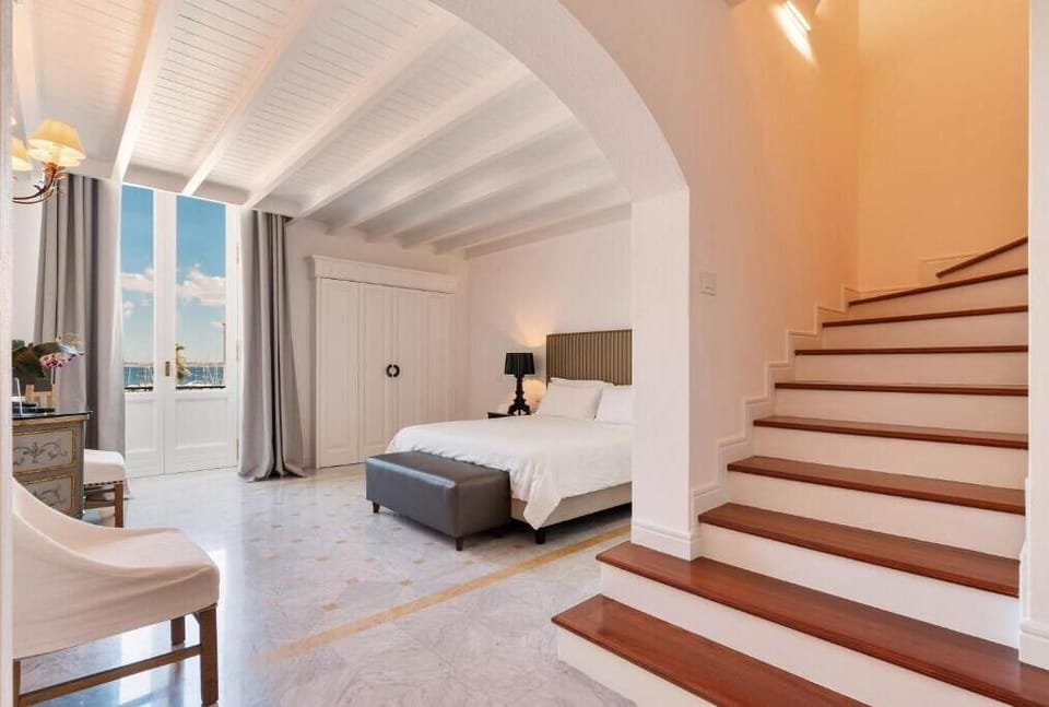 Grand Suite | Premium bedding, minibar, in-room safe, desk