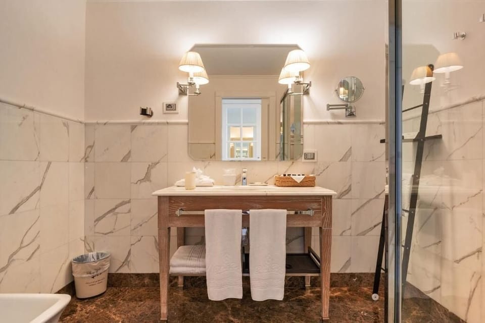 Double Room (Prestige) | Bathroom | Free toiletries, hair dryer, bathrobes, slippers