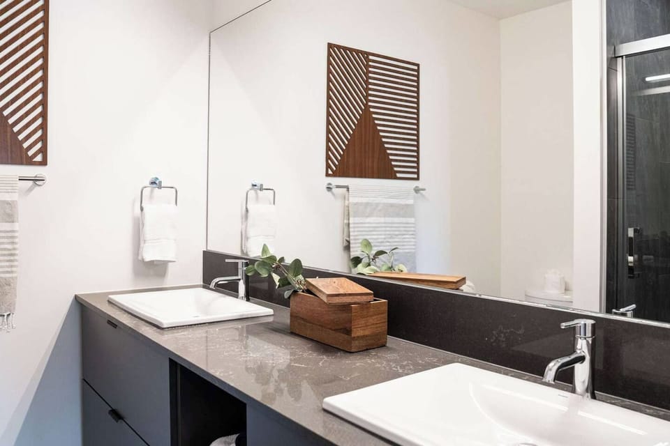 Cabot Peak Retreat Bathroom