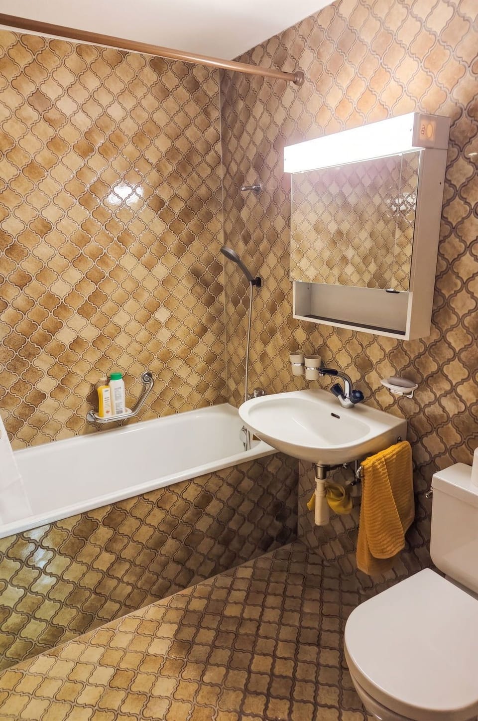 Flooring, Floor, Plumbing Fixture, Tile, Plumbing, Bathroom, Tap, Bathtub