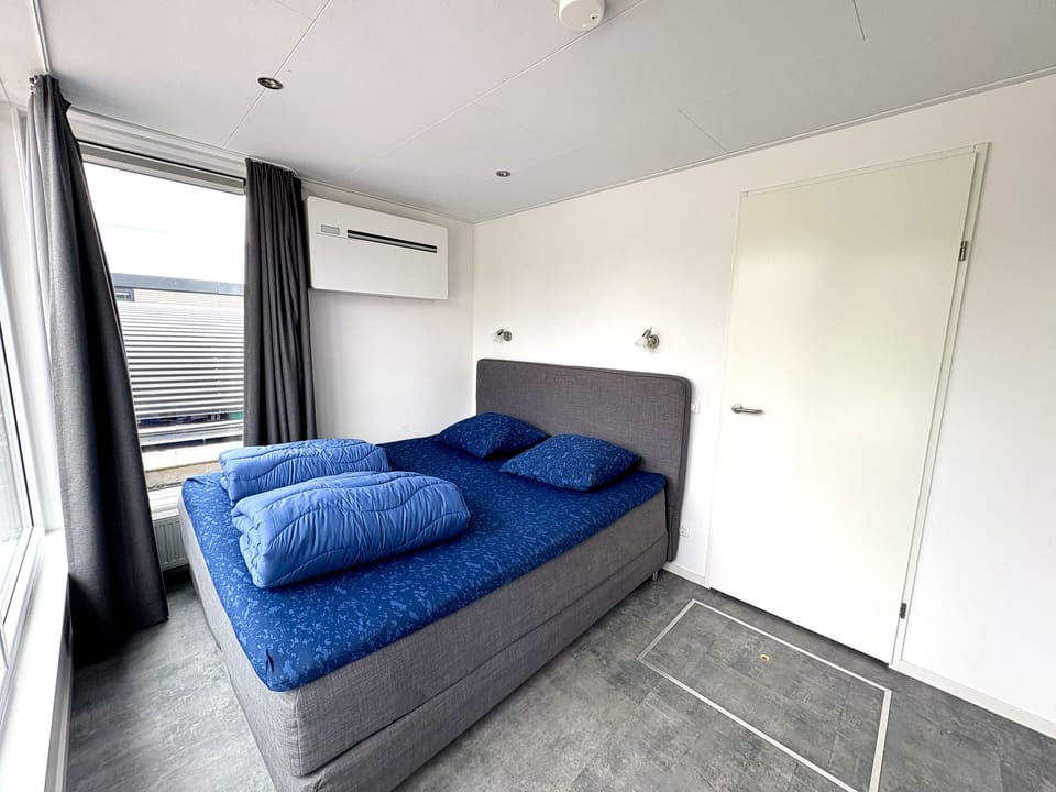 Maasterp - Woonboot 2 - Bedroom