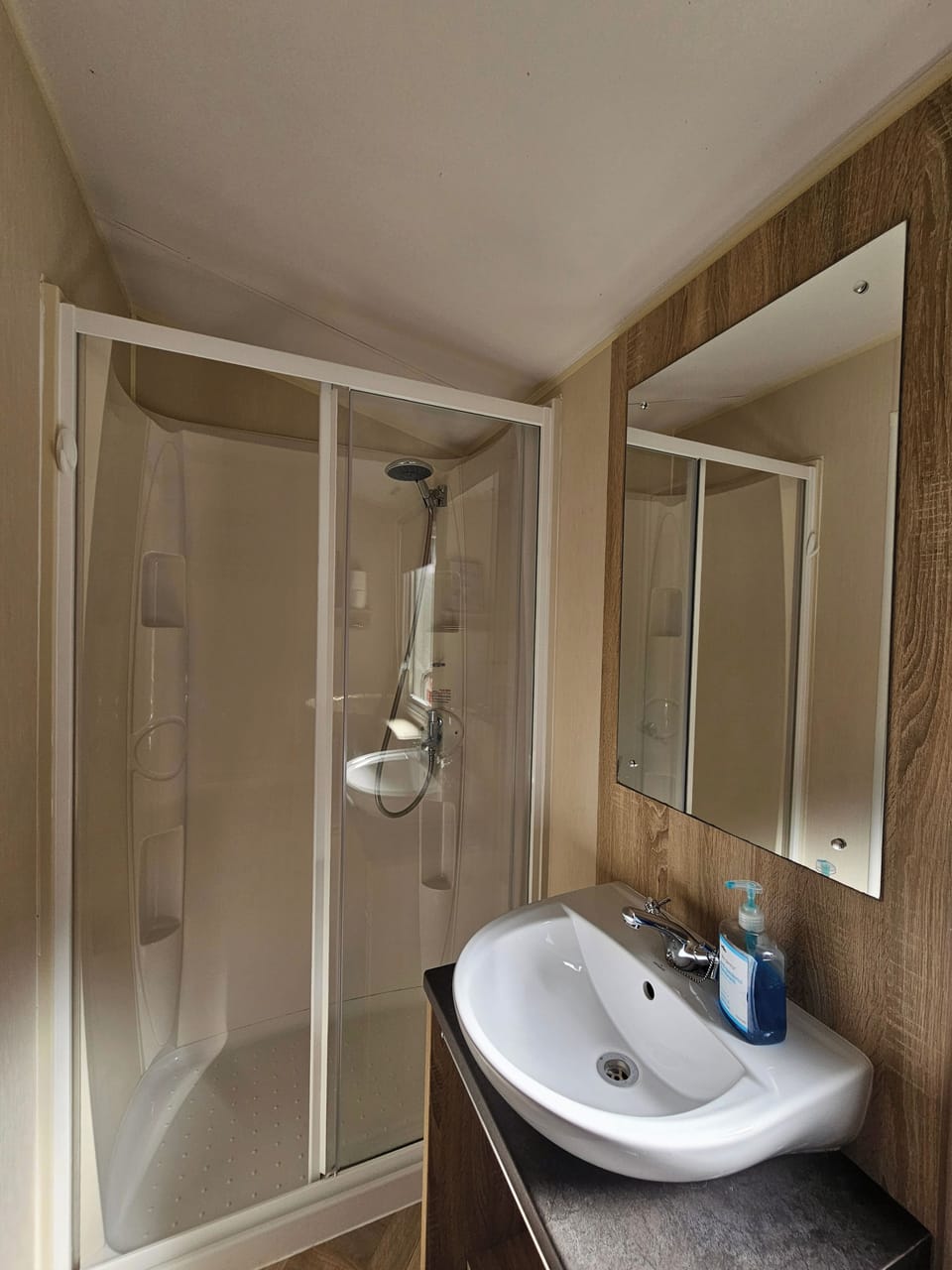 Cabin Sleeps 4 to 6 With Parking Cabin in East Dorset District
