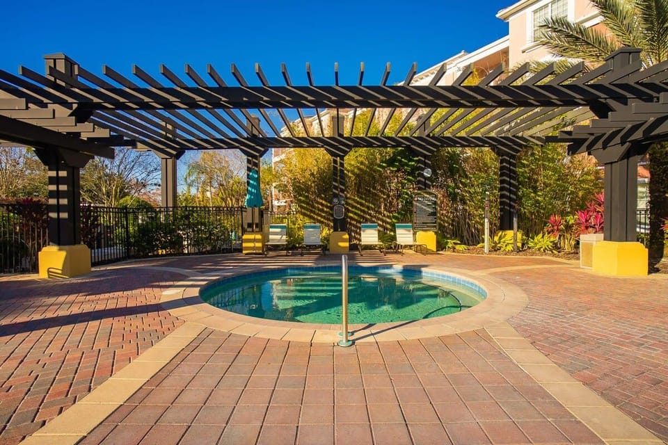 Vista Cay club