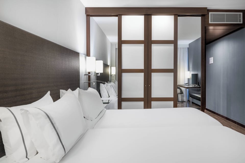 Standard Room, 2 Twin Beds | Minibar, in-room safe, desk, blackout drapes