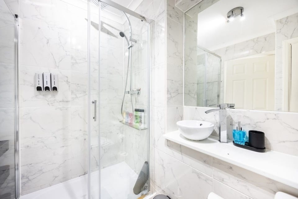 Shower Room / Toilet