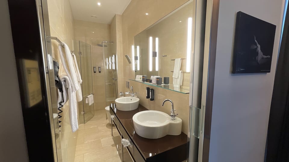 Junior Studio Suite | Bathroom sink