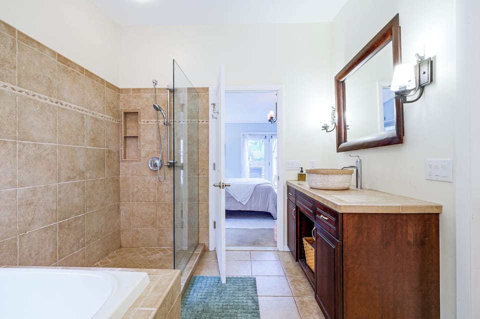 En-Suite Bathroom | 1st Floor