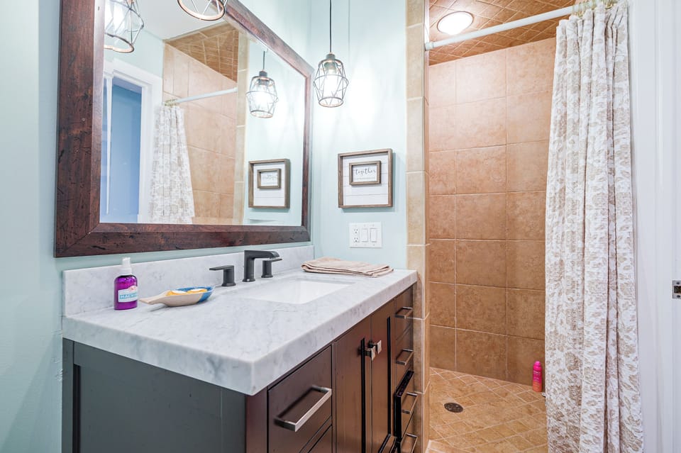 Bathroom | 1st Floor