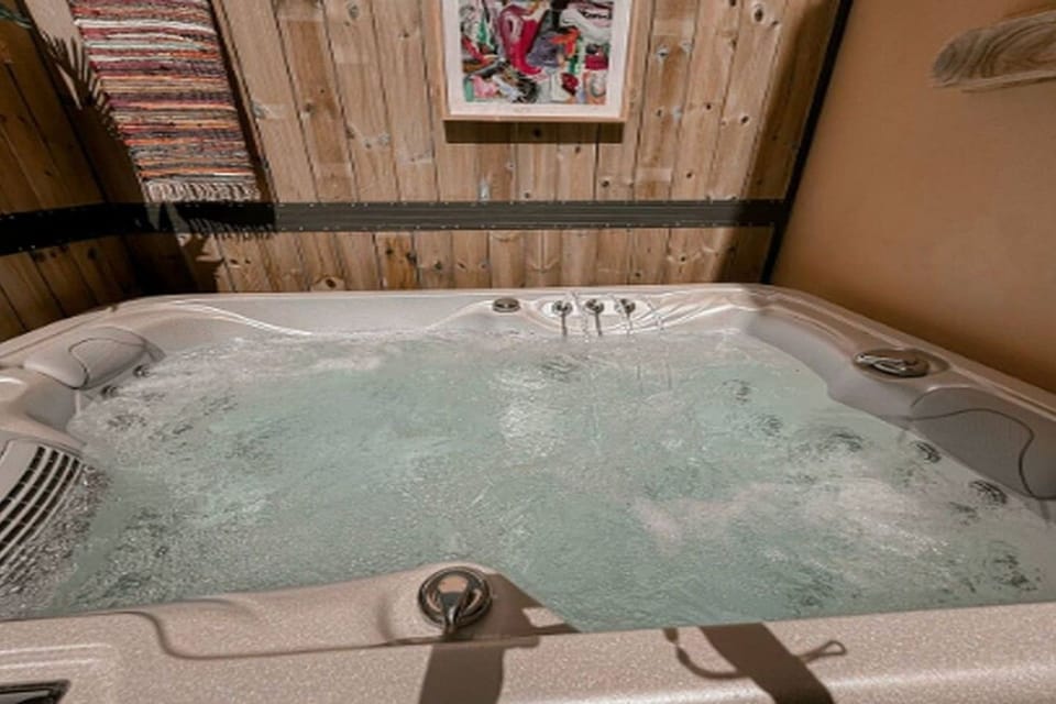 Indoor spa tub