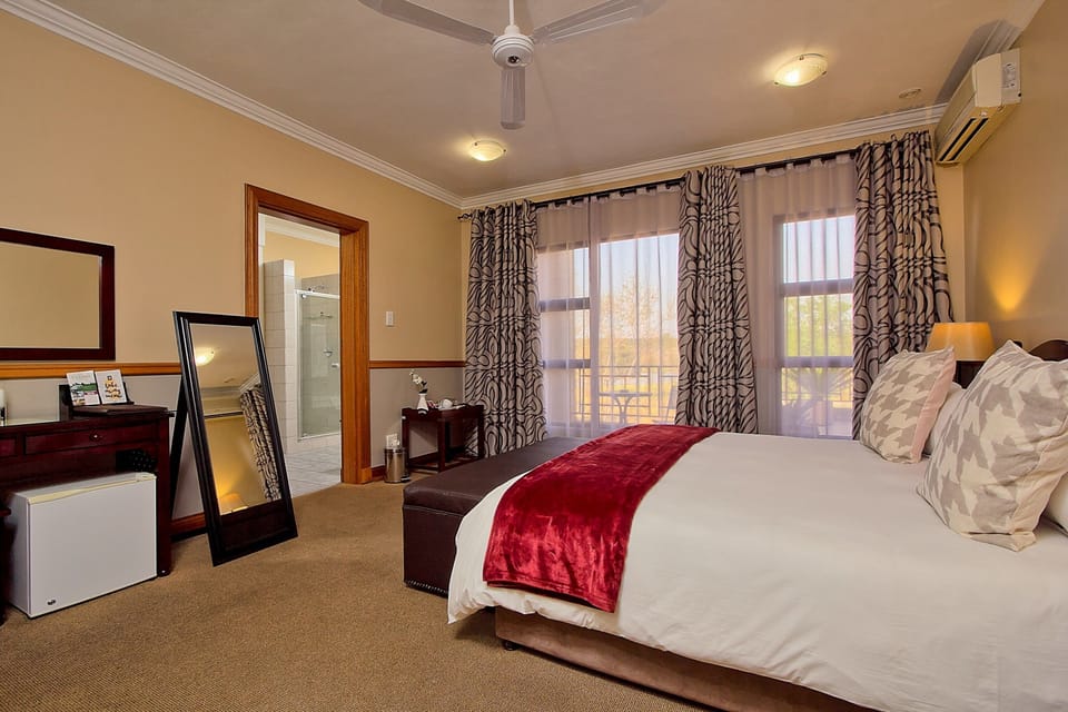 Luxury Room, 1 Bedroom | Premium bedding, minibar, in-room safe, individually decorated