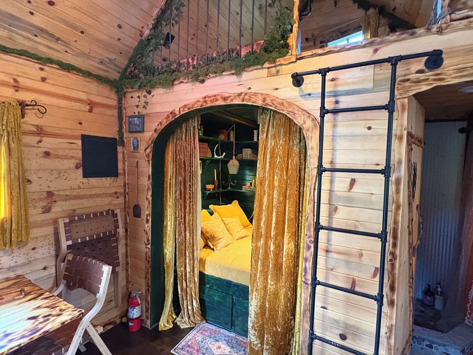 The Crooked Cabin | Wood-Fired Hot Tub Near Red River Gorge Apartment hotel in Kentucky