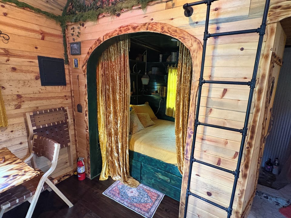 The Crooked Cabin | Wood-Fired Hot Tub Near Red River Gorge Apartment hotel in Kentucky