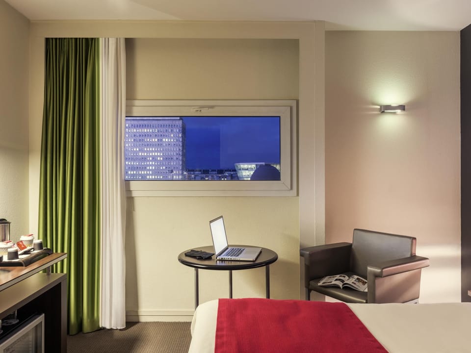 Standard Room, 1 Double Bed | Premium bedding, in-room safe, desk, blackout drapes