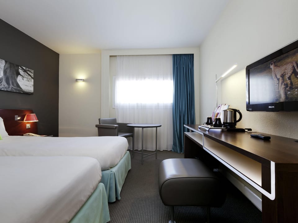 Standard Twin Room, 2 Twin Beds | Premium bedding, in-room safe, desk, blackout drapes
