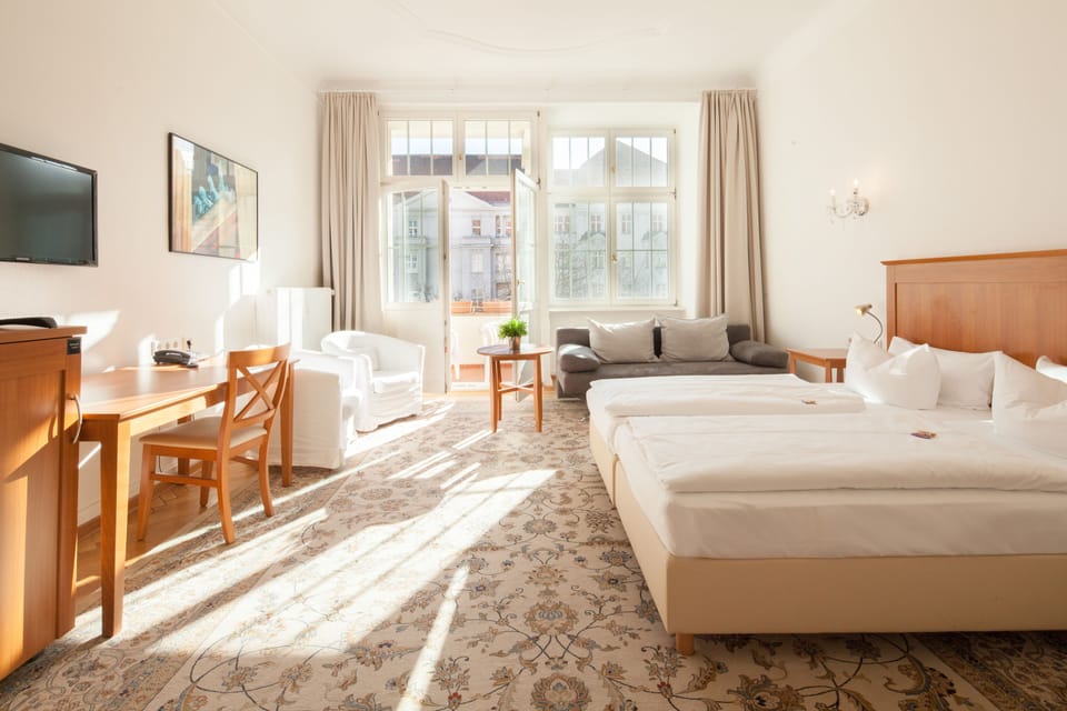 Superior Room | Hypo-allergenic bedding, pillowtop beds, minibar, in-room safe