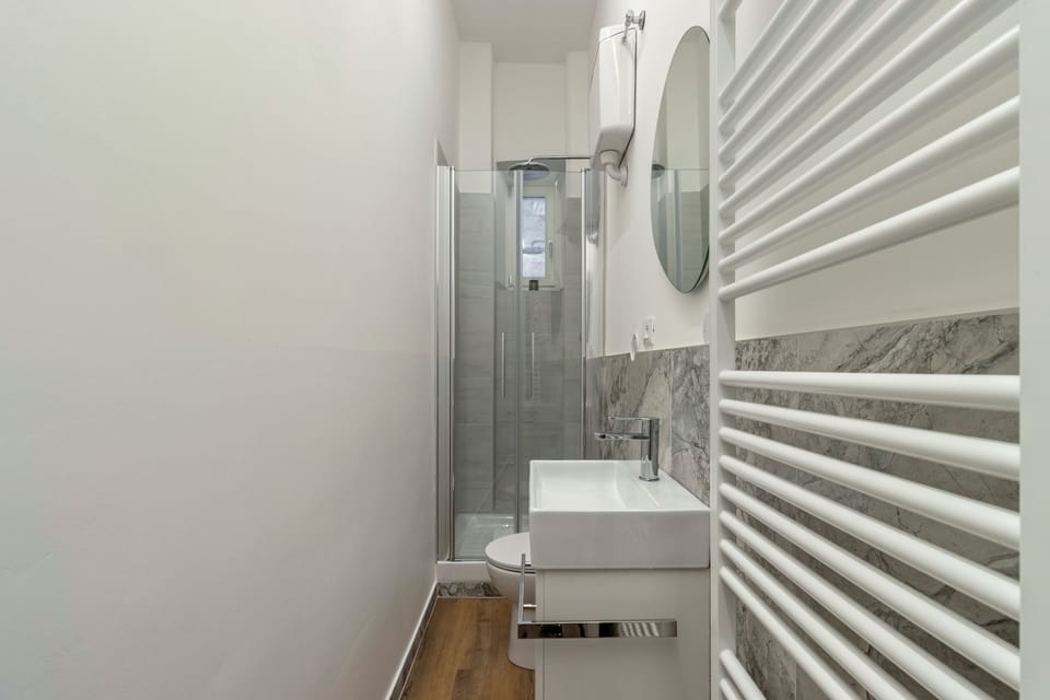 Tiffany - Netflix, Disney, per 8pp con Garage Box Apartment in Trieste
