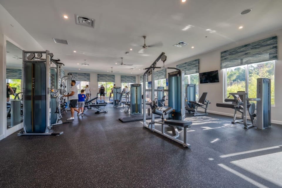 Storey Lake 4BR Townhome - 10 min to Disney Villa in Kissimmee