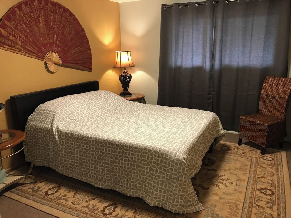 The bedroom detail: brand new memory foam mattress.
