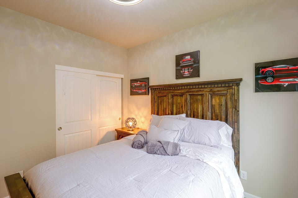 1 Mi to Flanagan Park & Golf! Peaceful Home Cottage in Omaha