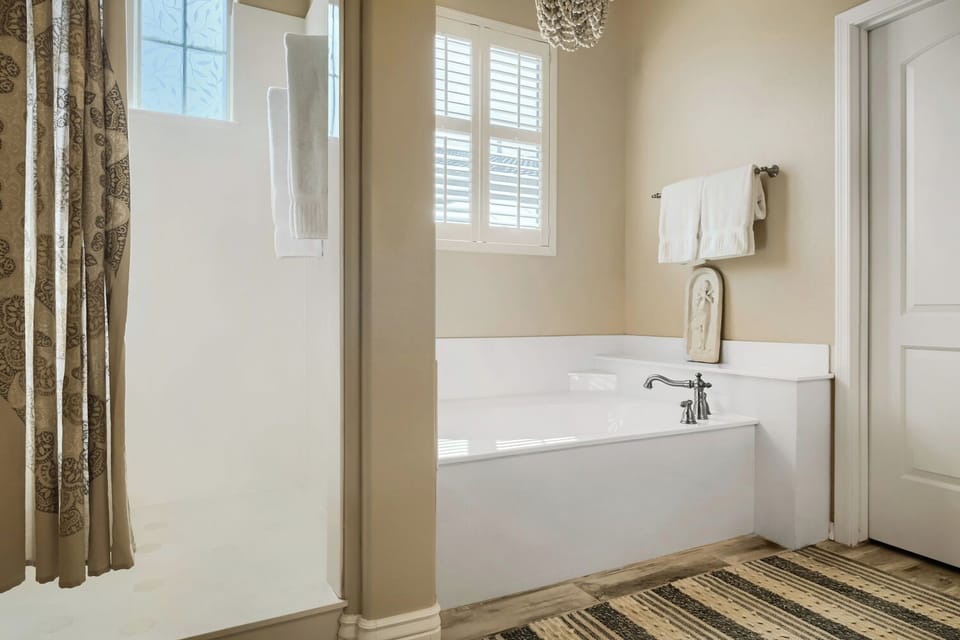 Master ensuite bathroom