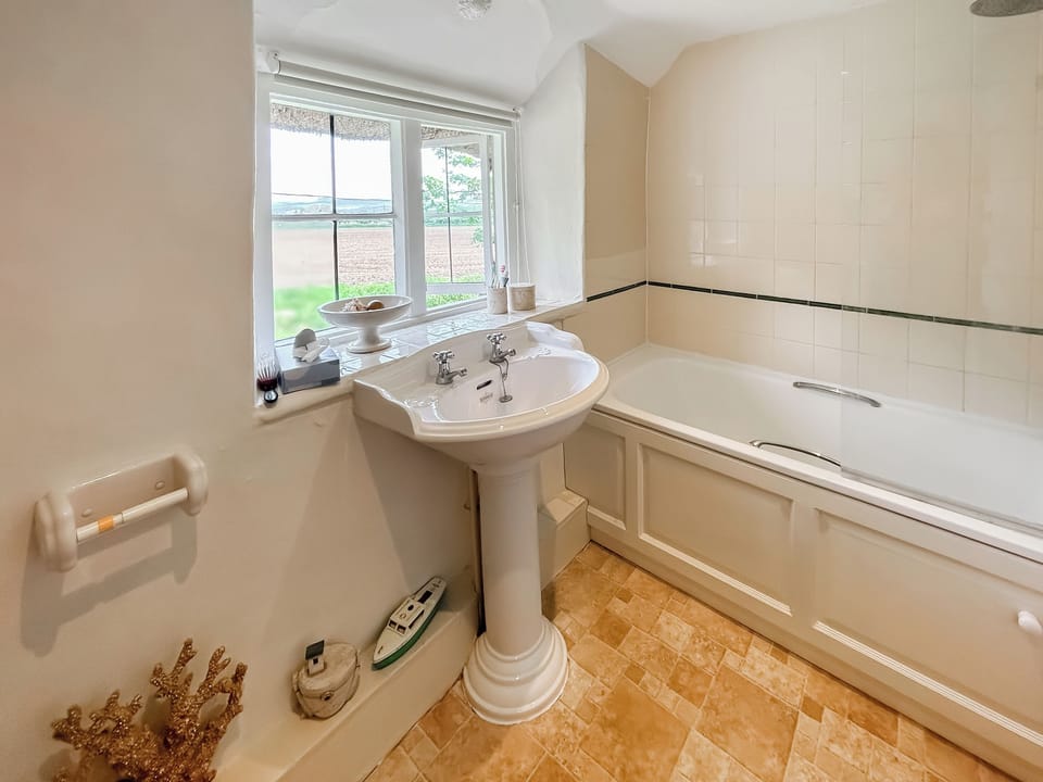 Bathroom | Wans Cottage, Sandy Lane