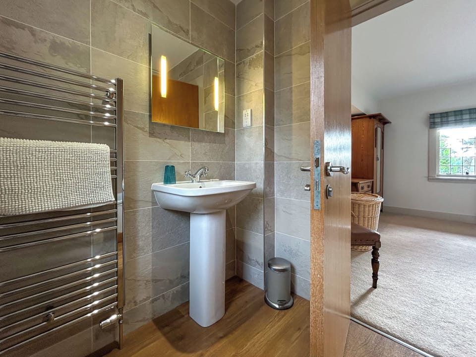Shower room | Lady Bluebell - Sandford Country Cottages, St Andrews