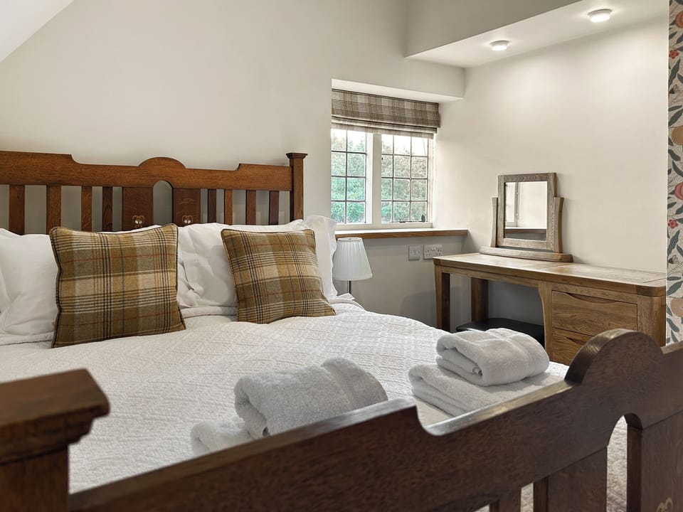 Double bedroom | Red Squirrel Cottage Apartment - Sandford Country Cottages, St Andrews