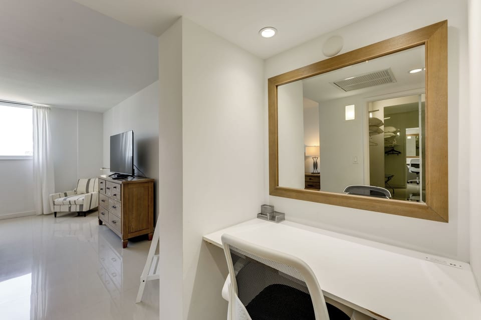 Resort Condo w/ Views in Sunny Isles Beach! Apartment in Golden Beach