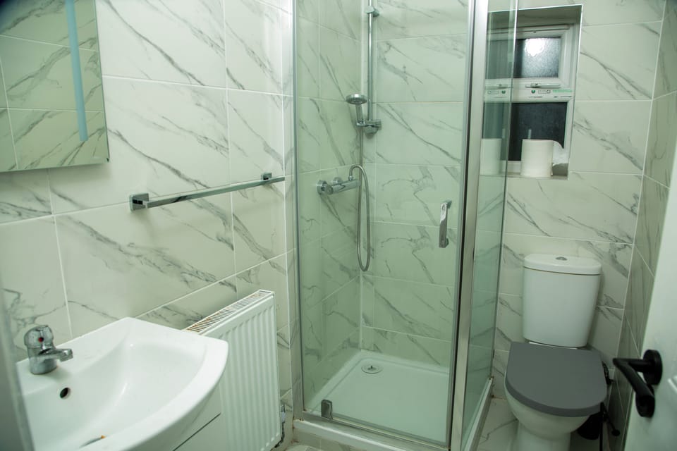 Wembley Apartment Sleeps 5 With Parking Apartment in Wembley