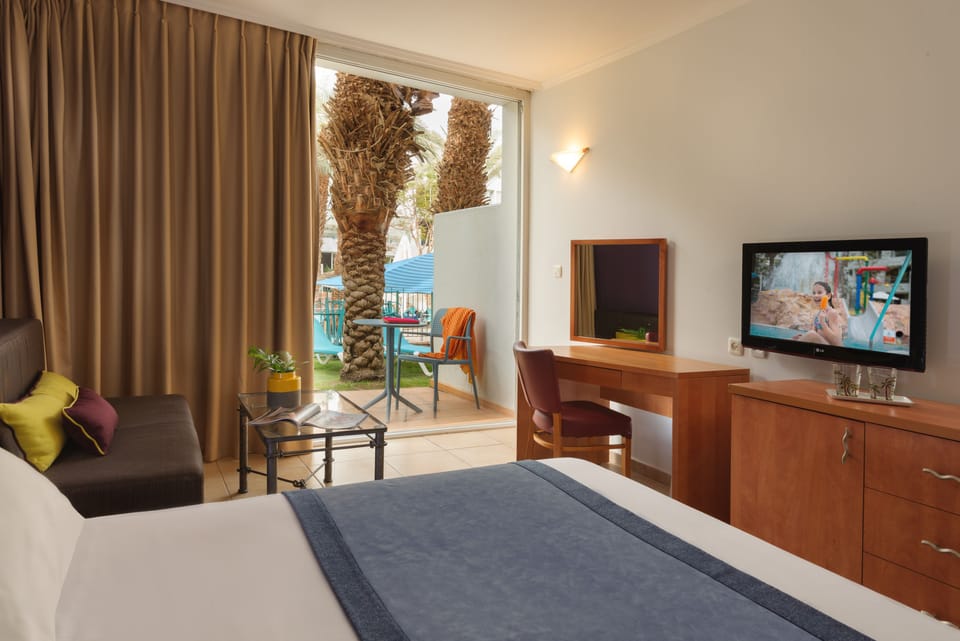 Superior Room, Garden Area | Living room | LCD TV