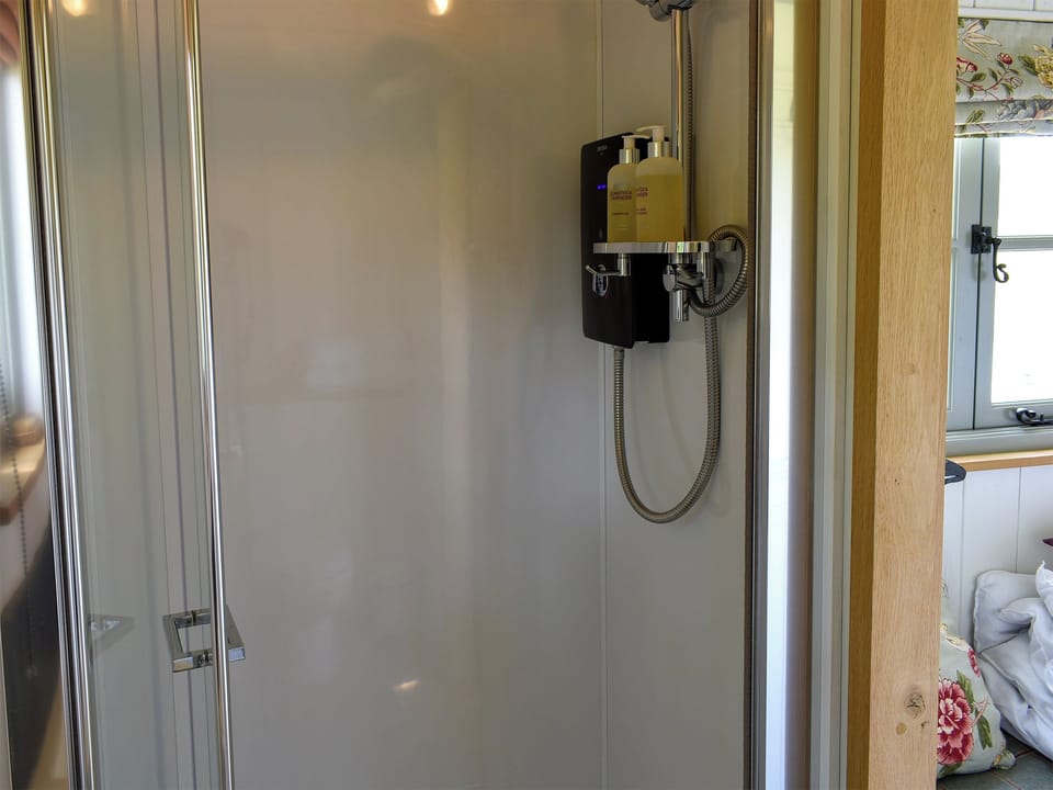 Shower room | Romney Hut, Jacob Hut - Tilbury Farm, West Bagborough, near Taunton