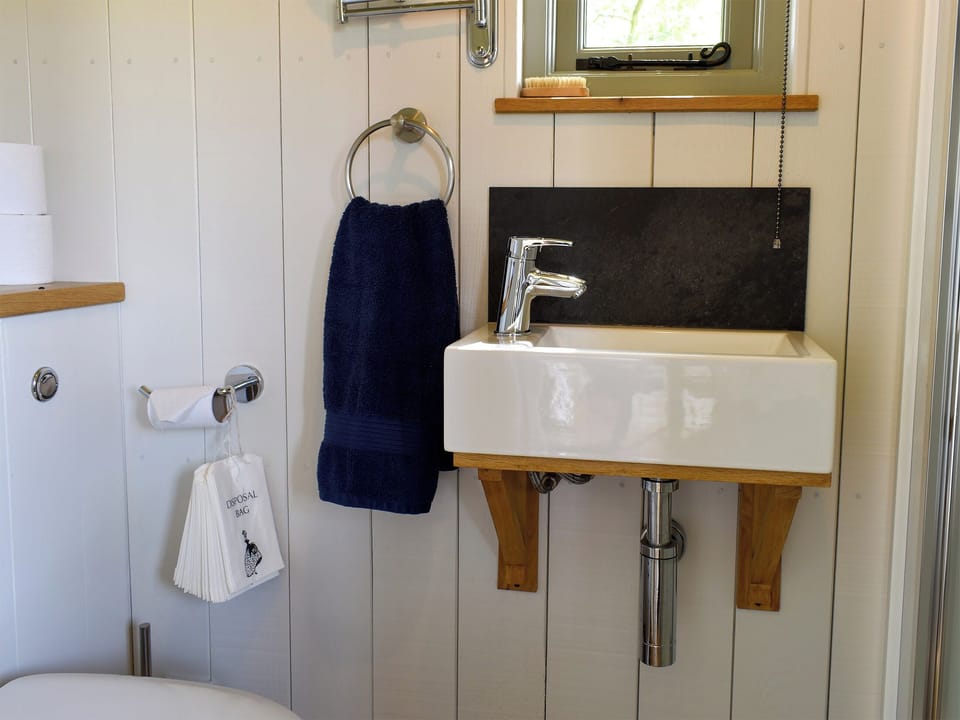 Shower room | Romney Hut, Jacob Hut - Tilbury Farm, West Bagborough, near Taunton