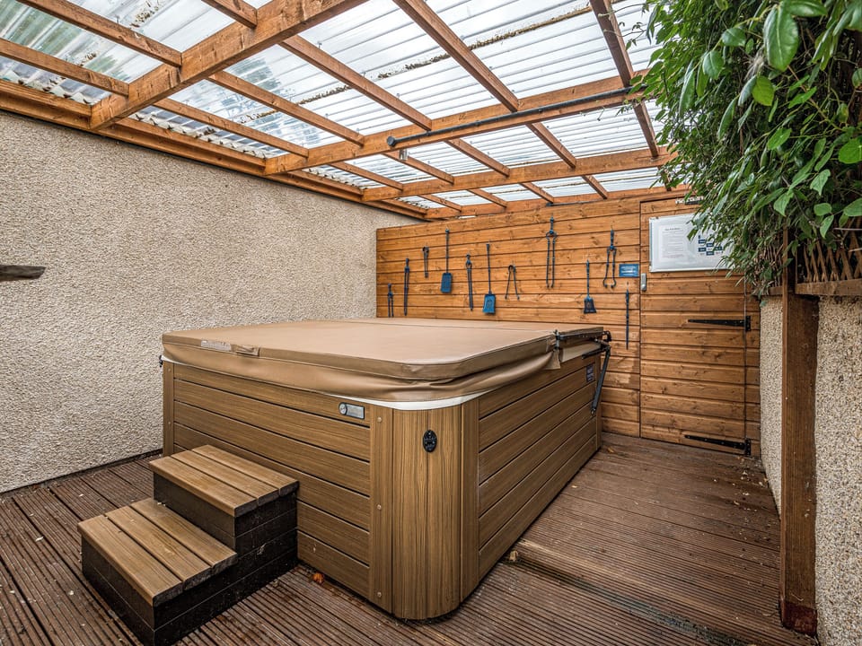 Hot tub | The Carriage House - Panbride Retreats, Carnoustie