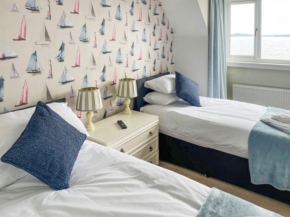 Upper twin room with sea view | Arran View, Wemyss Bay