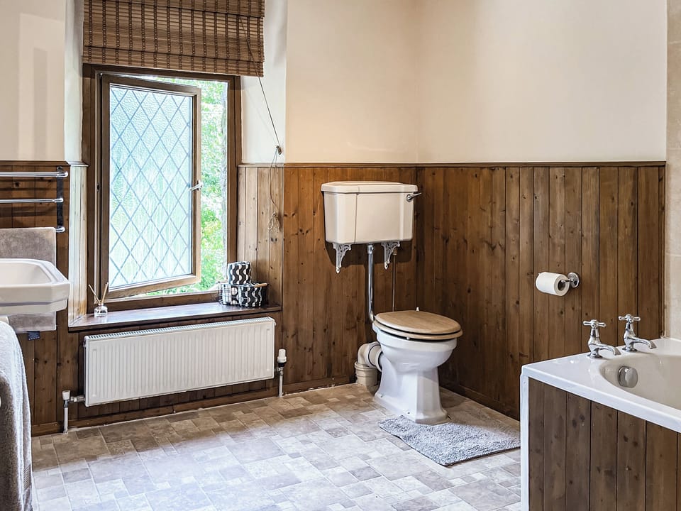 Bathroom | Lee Cottage, Bickington