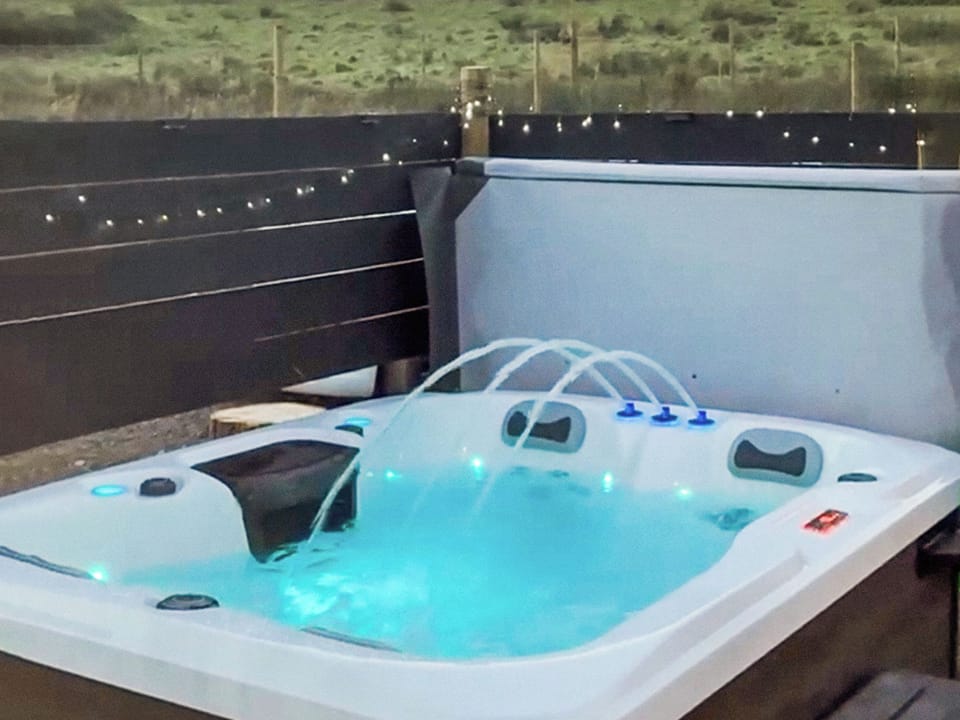 Jacuzzi | Islay Pod - Leraigs Glen Farm Pods, Lerags